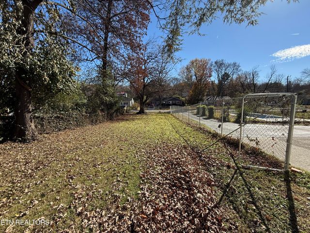 3502 NE Andrew Place, Knoxville, TN 37917