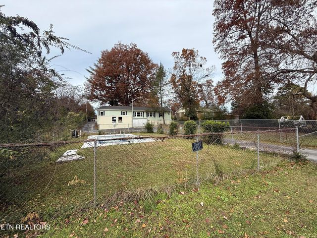 3502 NE Andrew Place, Knoxville, TN 37917