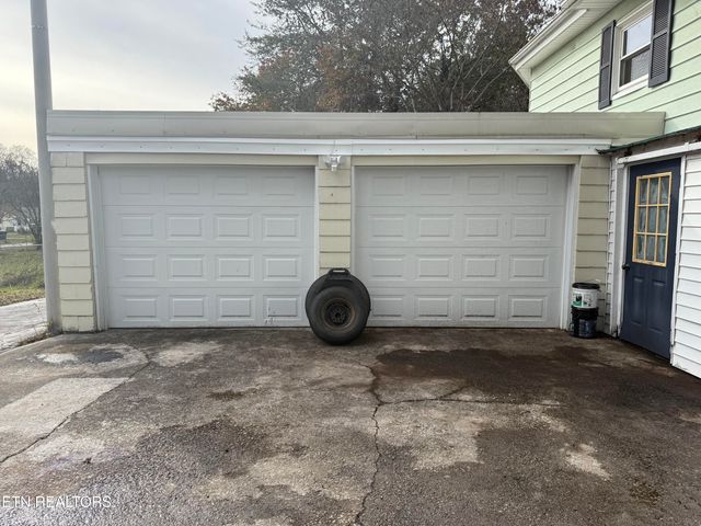 3502 NE Andrew Place, Knoxville, TN 37917