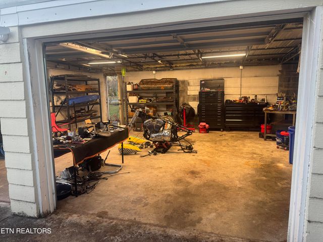 3502 NE Andrew Place, Knoxville, TN 37917