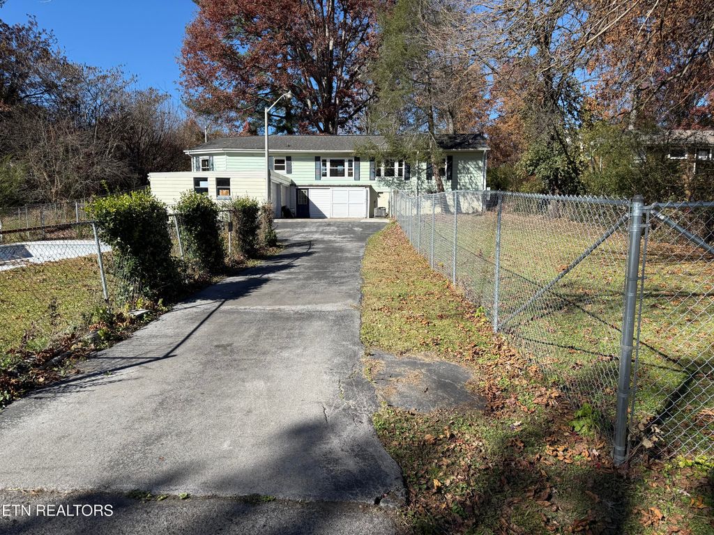 3502 NE Andrew Place, Knoxville, TN 37917