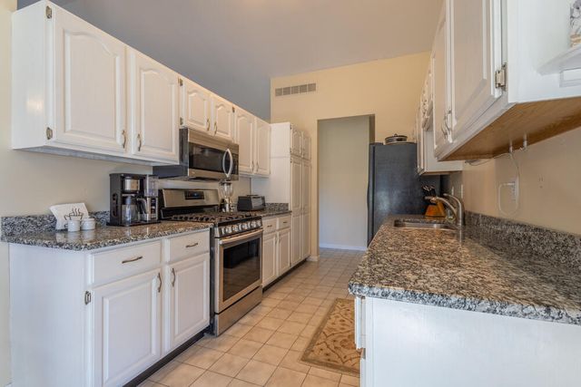 257 Pineview Lane, Valparaiso, IN 46383