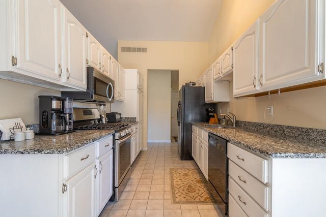 257 Pineview Lane, Valparaiso, IN 46383