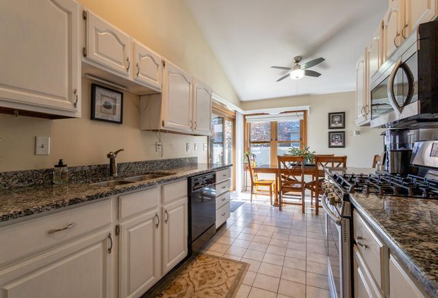 257 Pineview Lane, Valparaiso, IN 46383