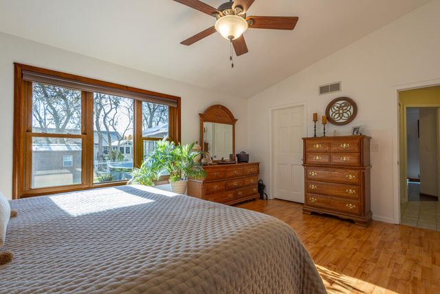 257 Pineview Lane, Valparaiso, IN 46383