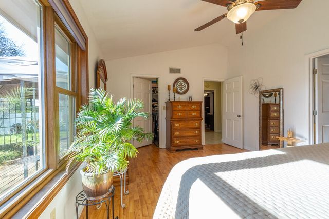 257 Pineview Lane, Valparaiso, IN 46383