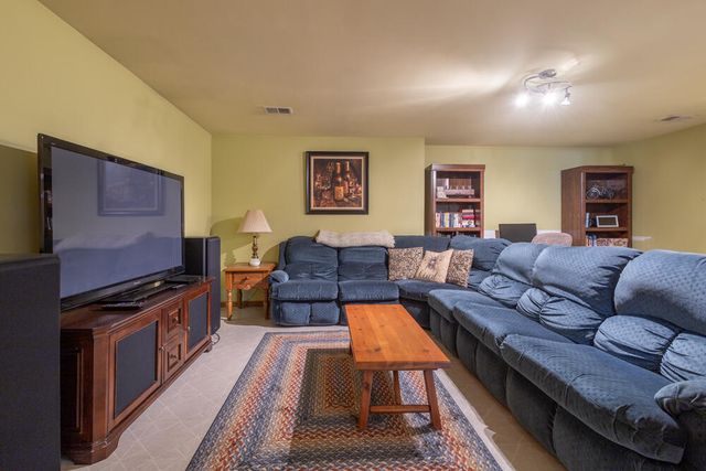 257 Pineview Lane, Valparaiso, IN 46383