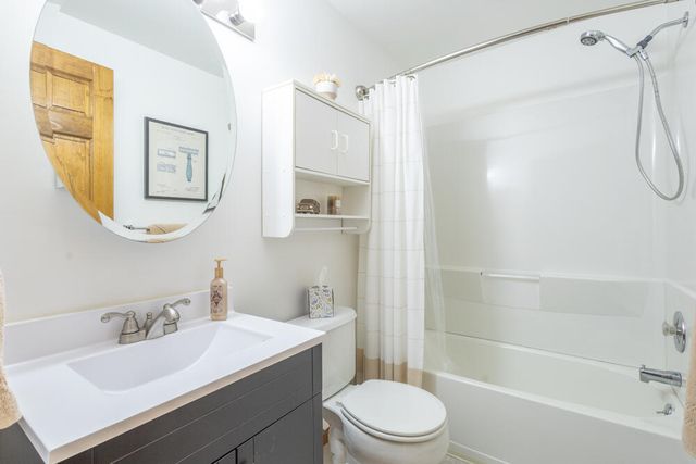 257 Pineview Lane, Valparaiso, IN 46383