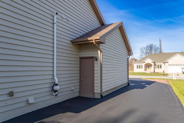 257 Pineview Lane, Valparaiso, IN 46383