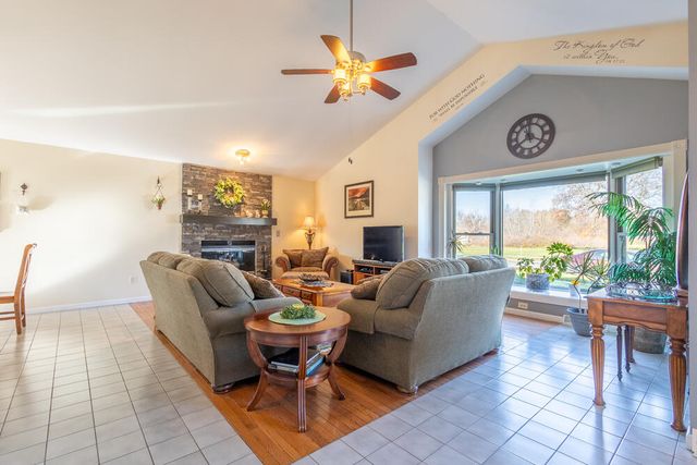 257 Pineview Lane, Valparaiso, IN 46383