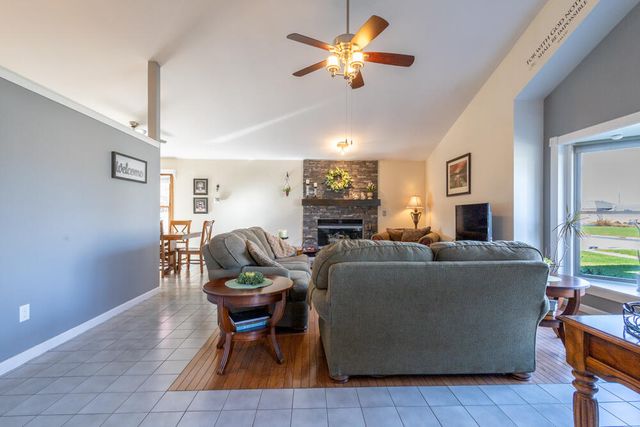 257 Pineview Lane, Valparaiso, IN 46383