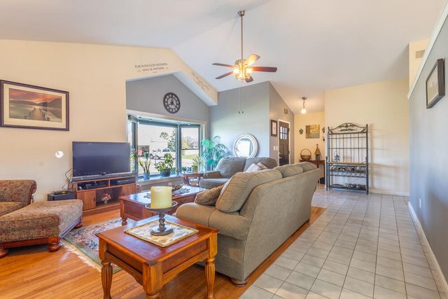 257 Pineview Lane, Valparaiso, IN 46383