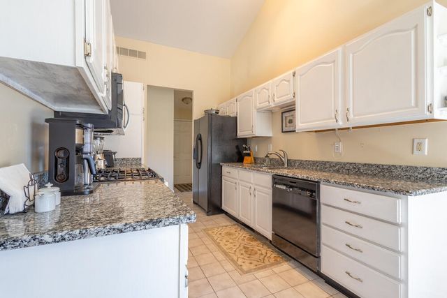 257 Pineview Lane, Valparaiso, IN 46383