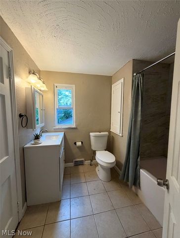 1948 Revere Road, Cleveland Heights, OH 44118