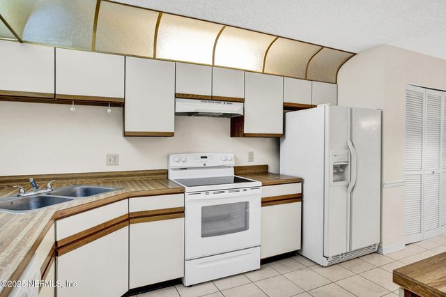 7623 BAYMEADOWS Circle 2024, Jacksonville, FL 32256