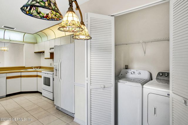 7623 BAYMEADOWS Circle 2024, Jacksonville, FL 32256