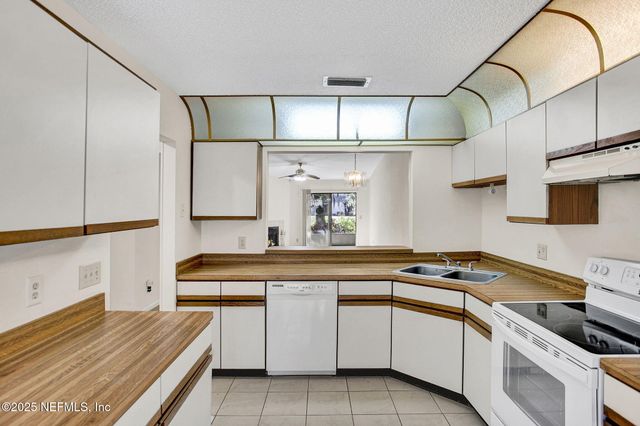 7623 BAYMEADOWS Circle 2024, Jacksonville, FL 32256