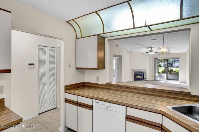 7623 BAYMEADOWS Circle 2024, Jacksonville, FL 32256