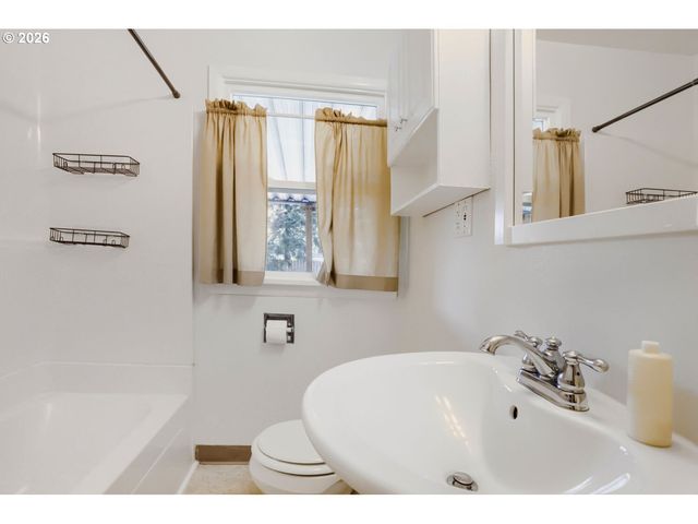 1147 Se 174TH Ave, Portland, OR 97233