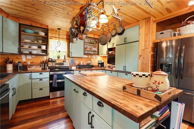 213 Lazy K Drive, Elkview, WV 25071