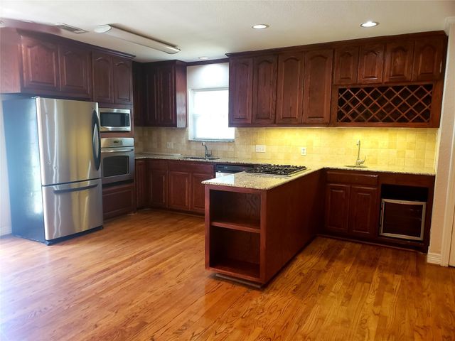 6219 Penrose Avenue, Dallas, TX 75214