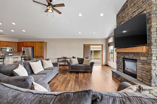 6608 N Vincent Ln, Newman Lake, WA 99025