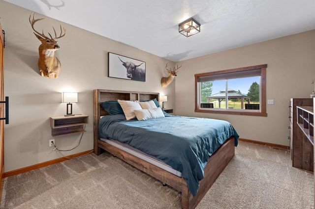 6608 N Vincent Ln, Newman Lake, WA 99025