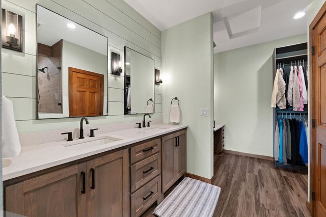 6608 N Vincent Ln, Newman Lake, WA 99025