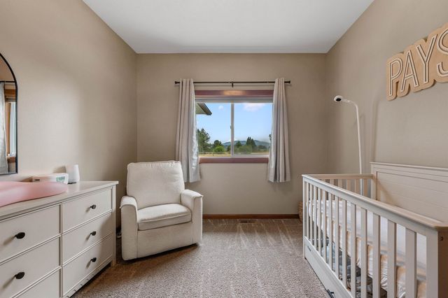 6608 N Vincent Ln, Newman Lake, WA 99025