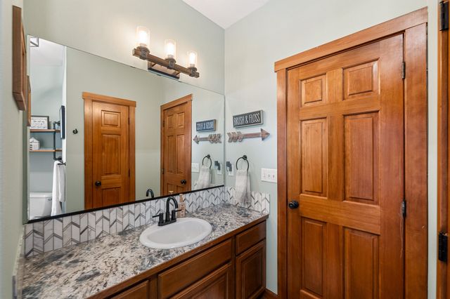6608 N Vincent Ln, Newman Lake, WA 99025