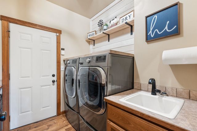 6608 N Vincent Ln, Newman Lake, WA 99025