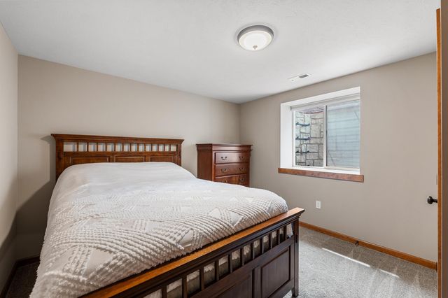 6608 N Vincent Ln, Newman Lake, WA 99025