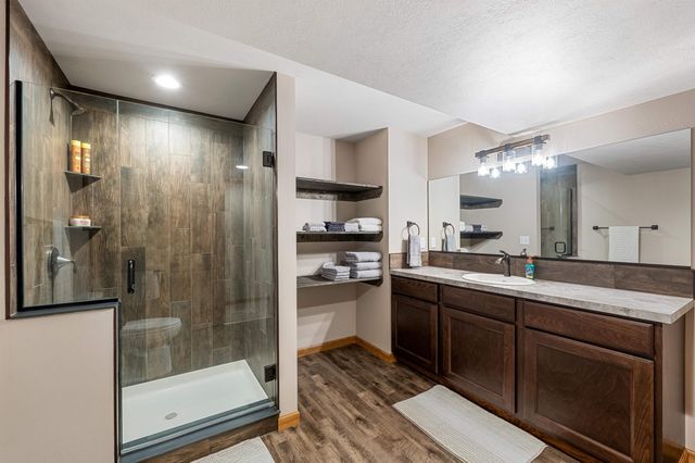 6608 N Vincent Ln, Newman Lake, WA 99025