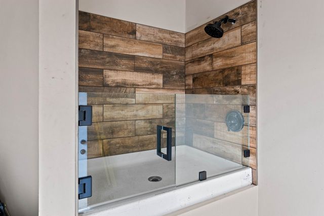 6608 N Vincent Ln, Newman Lake, WA 99025
