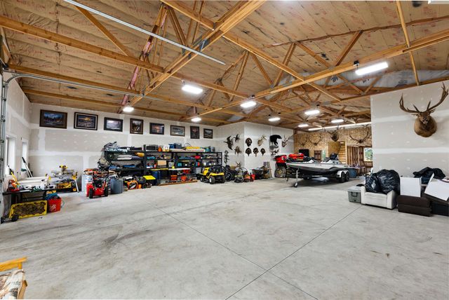 6608 N Vincent Ln, Newman Lake, WA 99025