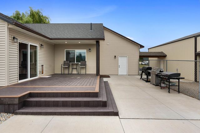 6608 N Vincent Ln, Newman Lake, WA 99025