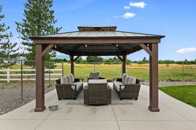 6608 N Vincent Ln, Newman Lake, WA 99025