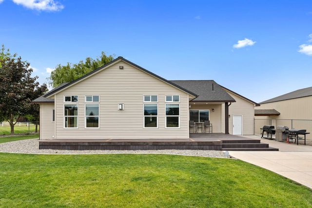6608 N Vincent Ln, Newman Lake, WA 99025