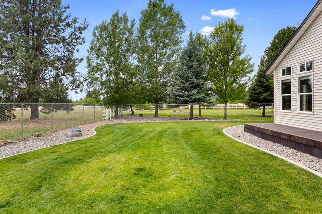 6608 N Vincent Ln, Newman Lake, WA 99025