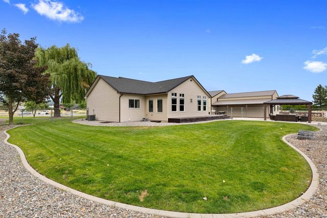 6608 N Vincent Ln, Newman Lake, WA 99025