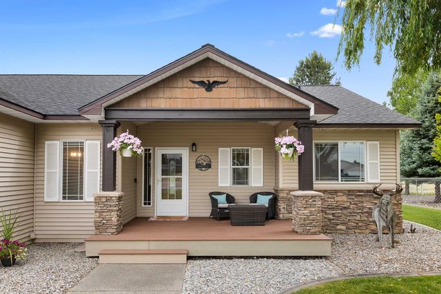 6608 N Vincent Ln, Newman Lake, WA 99025