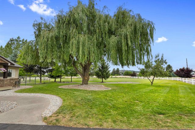 6608 N Vincent Ln, Newman Lake, WA 99025