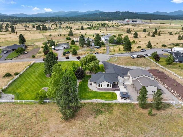 6608 N Vincent Ln, Newman Lake, WA 99025