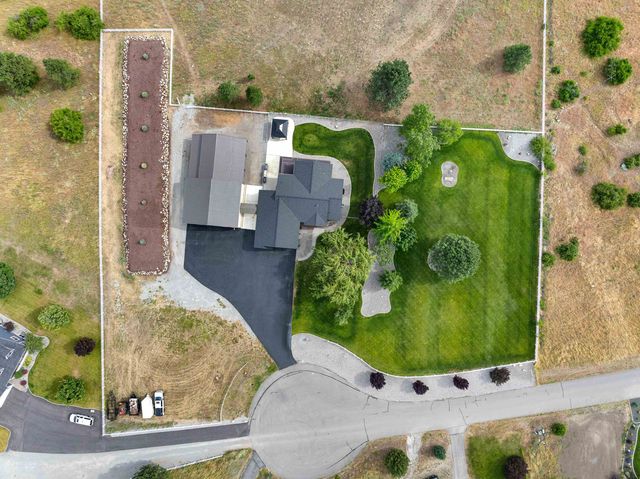 6608 N Vincent Ln, Newman Lake, WA 99025