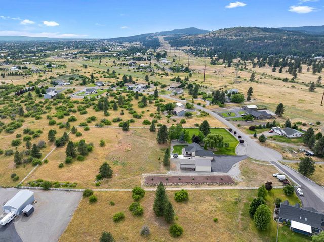 6608 N Vincent Ln, Newman Lake, WA 99025