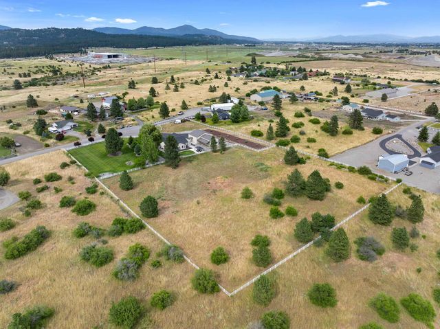 6608 N Vincent Ln, Newman Lake, WA 99025