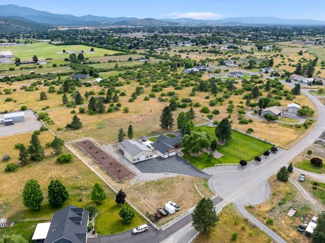 6608 N Vincent Ln, Newman Lake, WA 99025