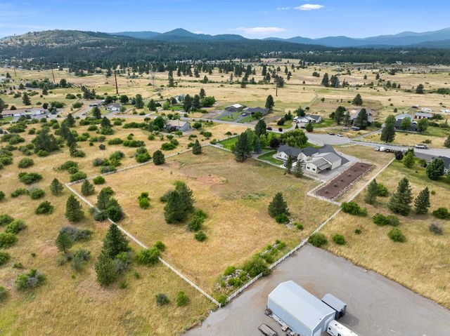 6608 N Vincent Ln, Newman Lake, WA 99025
