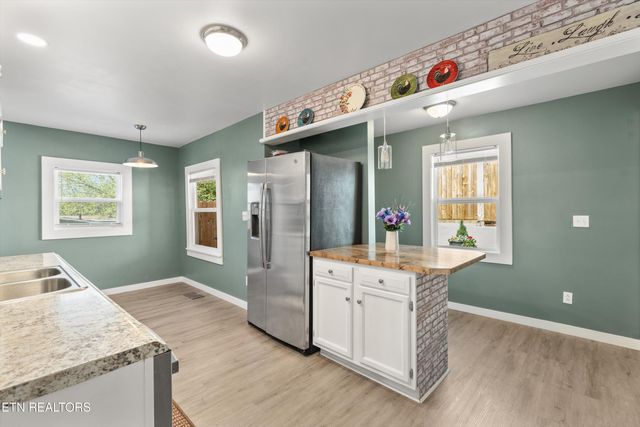 2214 Lincoln St, Knoxville, TN 37920
