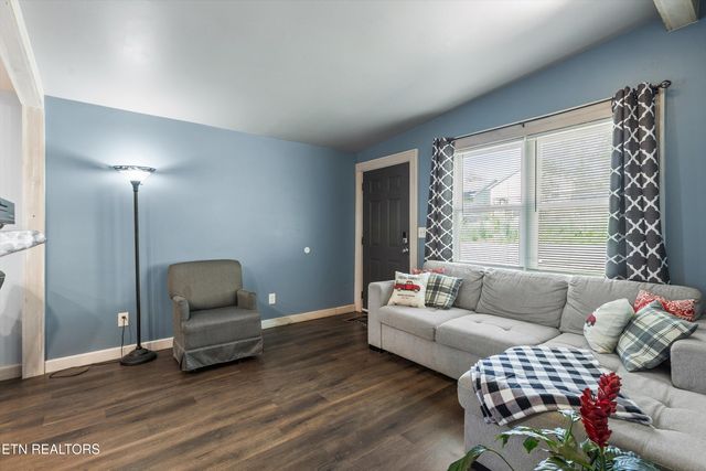 2214 Lincoln St, Knoxville, TN 37920